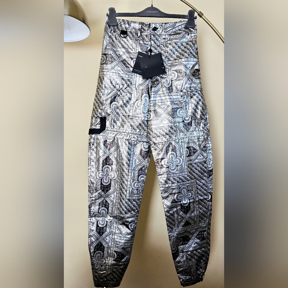 NWT MOOSE KNUCKLES Unisex High Rise Metallic Bandana Print Pants / Shorts Size:S